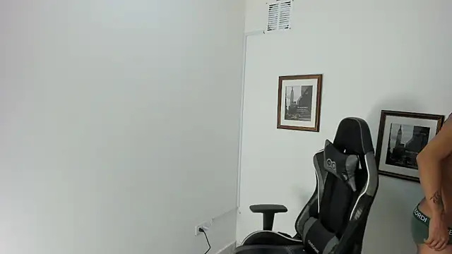 alexx_cum18's Webcam Show