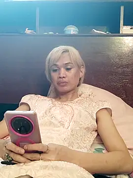 QueenSoreal 现场XXX聊天