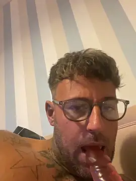 Newcastle_tattedfarmer Webcam-Show