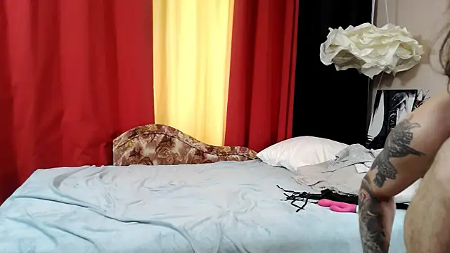 JinnAndJillian Show in webcam