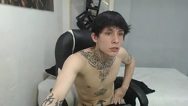 Cry_thereal's Live XXX Chat
