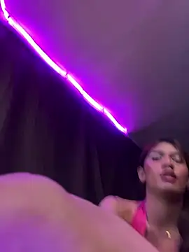 Bomb_Maddy Show in webcam