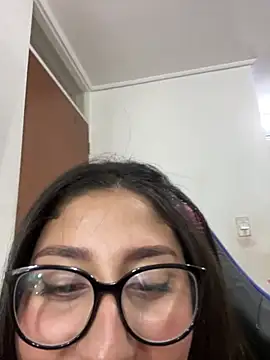croftsmila Adlı Modelin Canlı XXX Sohbeti