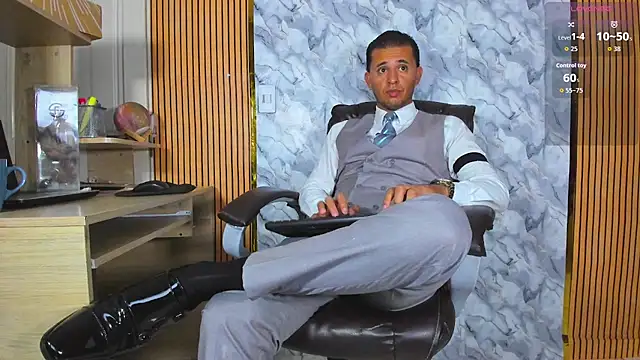Hideintheoffice Show in webcam