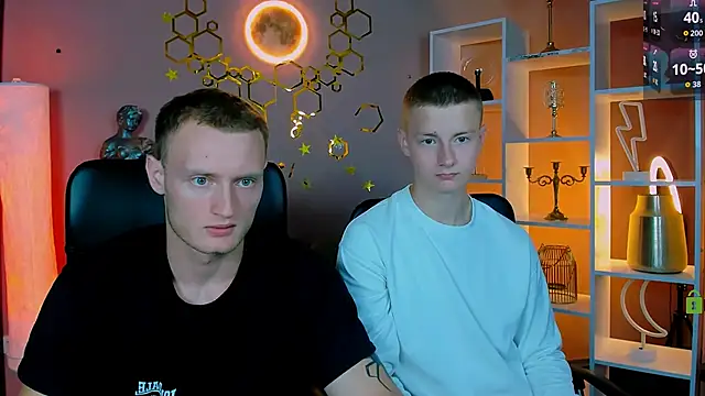 noah_nero Show in webcam