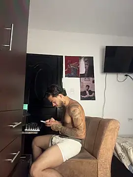 Kenny_romano Show in webcam