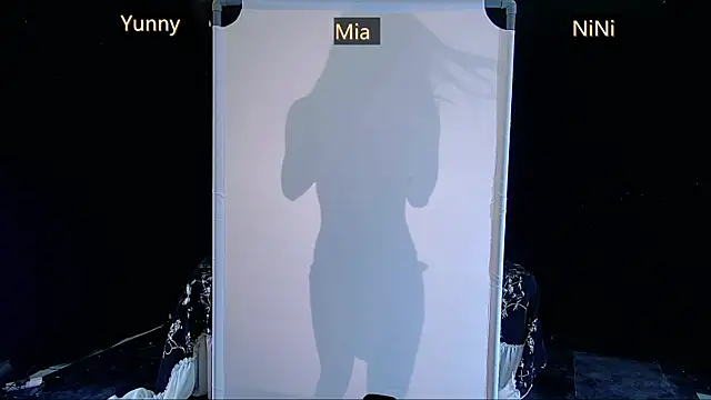 MiNi-Un Live XXX chat