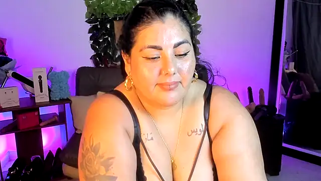 צ'אט XXX בשידור חי של AndreaKinky