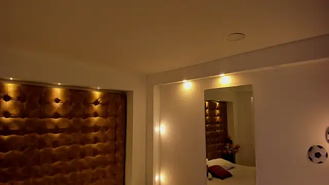 violet_giraldon Live XXX chat
