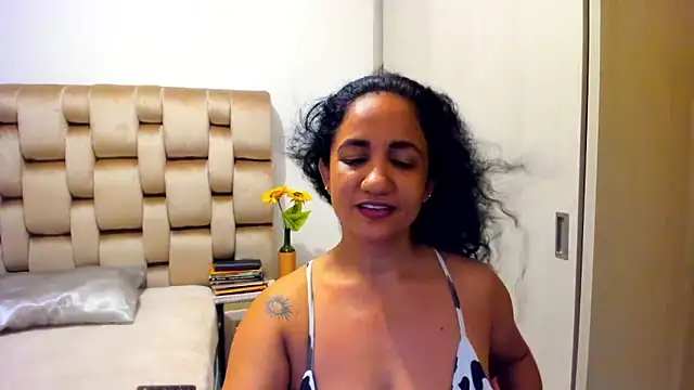 alaskmiller1 Adlı Modelin Canlı XXX Sohbeti