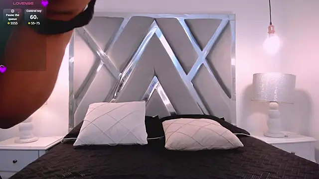 Raven_Luxx's Live XXX Chat