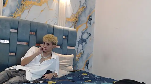 Show Webcam de YOUNG_BOYS_HELL