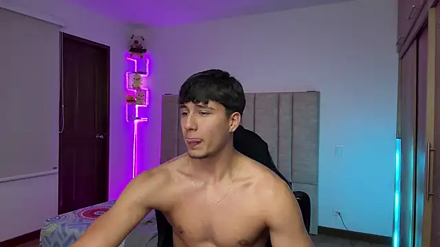 Chatroom XXX en direct de CHRIS_MORGAN1