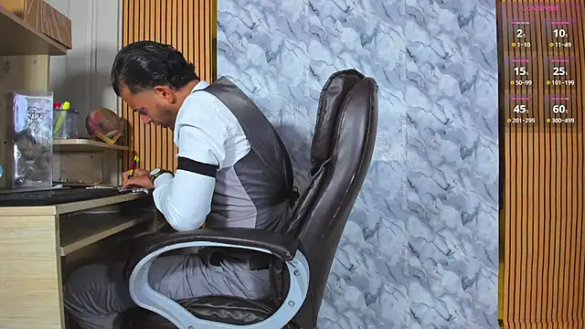 Hideintheoffice: διαδικτυακό σόου στην κάμερα