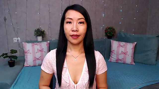 LiaPak's Live XXX Chat