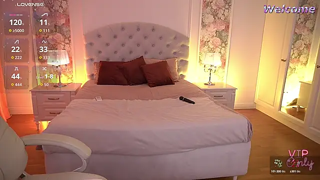 EllaGoldenn Chat XXX live