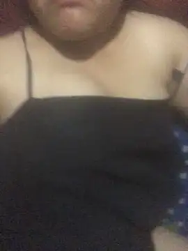 Gia-linh élő XXX-chatje