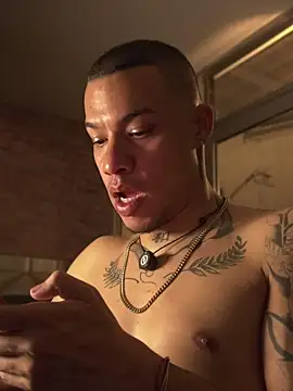 Chat +18 de AlphaMasterXxx ao vivo