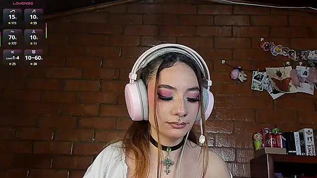 Annycolin_ élő XXX-chatje