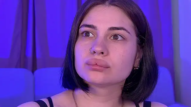 AdrianaToress élő XXX-chatje