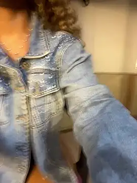 AngelPinkk_ Adlı Modelin Canlı XXX Sohbeti