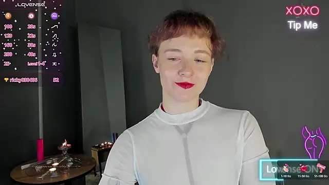 Ricki_Bloom élő XXX-chatje
