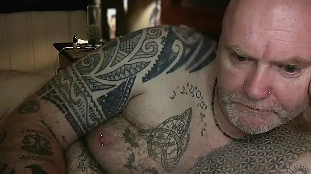 Tattooed_Dilf_01 – Live XXX-chat