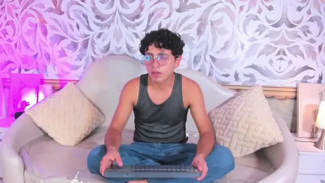 הופעת וובקאם של Alexis_Saray