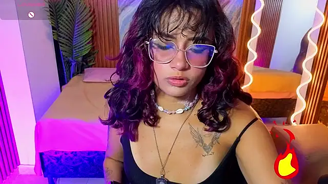 kristen_tay élő XXX-chatje