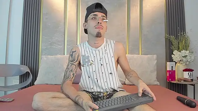 Show modela NikoStone_ na web-kameri