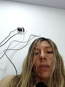 Chatroom XXX en direct de estrella_tasty