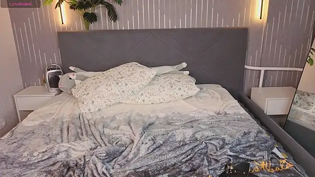 Mary_Holland Chat XXX live