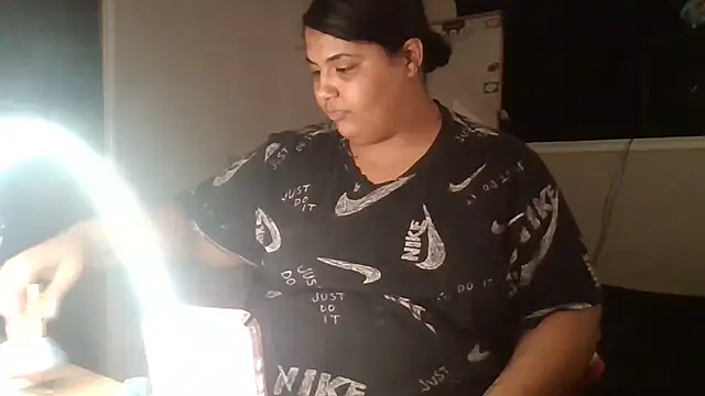 Chat XXX en directo de 1n0nlythroat