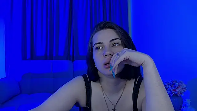 AdrianaToress' Live XXX Chat