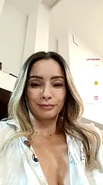Show modela Loly_Horny na web-kameri