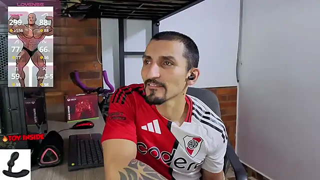 Marck_Muscle élő XXX-chatje