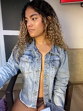 AngelPinkk_ Adlı Modelin Canlı XXX Sohbeti
