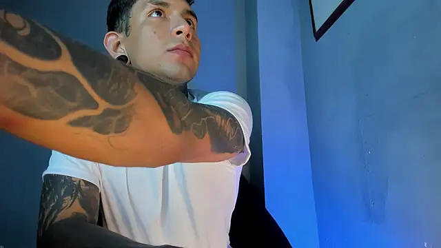 Travisttanner28's Webcam Show