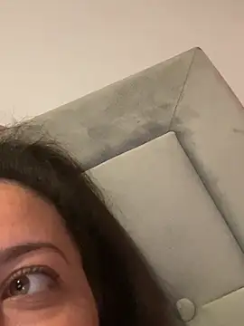 sexyBrunettex1 webcam show