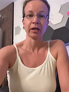 AnnikaRose Adlı Modelin Canlı XXX Sohbeti