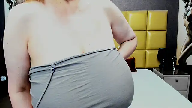 KiraLeila élő XXX-chatje