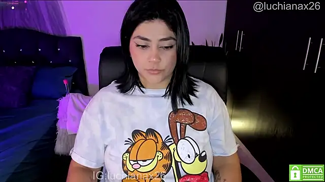 lucy26_ élő XXX-chatje