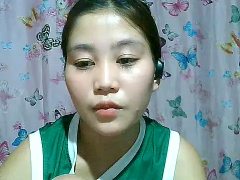 SexyAsianPussy4u élő XXX-chatje
