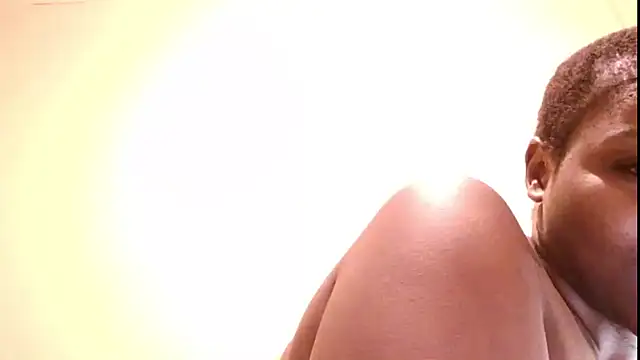 Queen_BootyXXX élő XXX-chatje