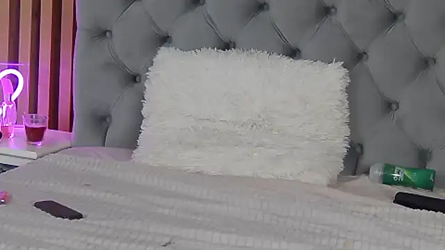 LunaHart élő XXX-chatje