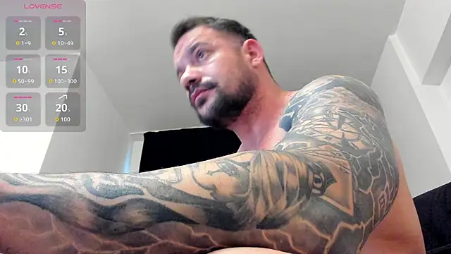 musclemonster31 Live XXX Chat
