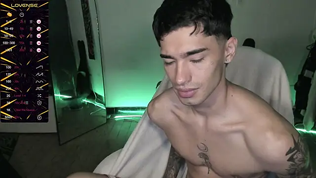 Damon__333 élő XXX-chatje