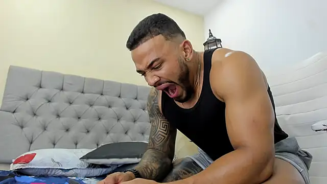 bruno_miller_ élő XXX-chatje