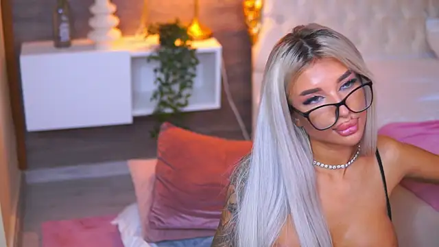 Juicy_Jessye's Live XXX Chat