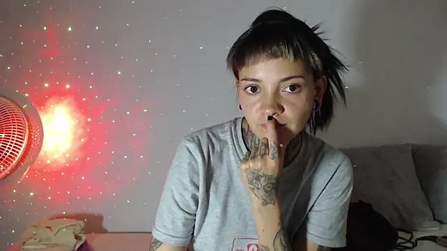 hanya23_ élő XXX-chatje
